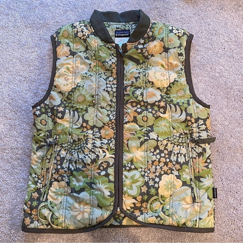 Patagonia Green Flower Power Puffer Vest. Size: XS